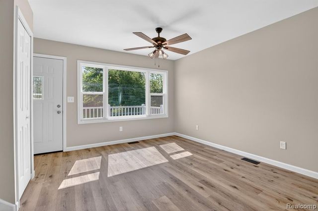 1215 N Oak Road, Davison, MI 48423