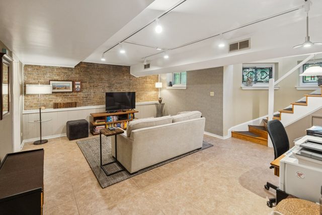 542 W Brompton Avenue 1N, Chicago, IL 60657