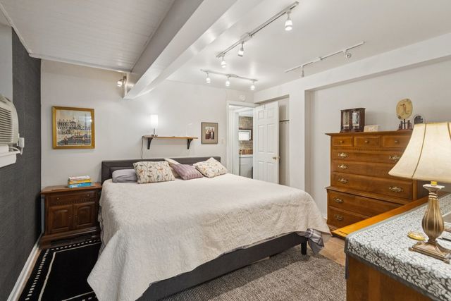 542 W Brompton Avenue 1N, Chicago, IL 60657