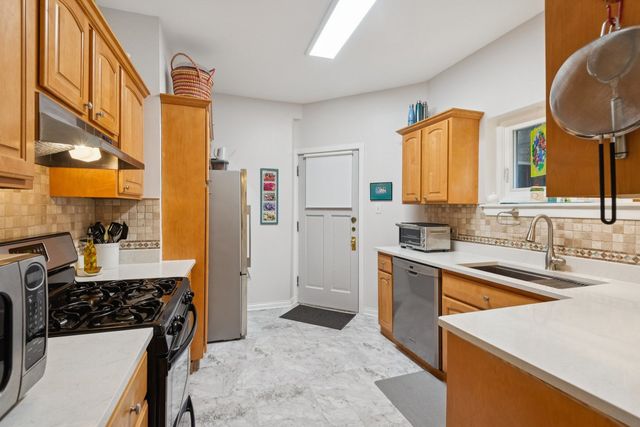 542 W Brompton Avenue 1N, Chicago, IL 60657