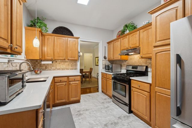 542 W Brompton Avenue 1N, Chicago, IL 60657