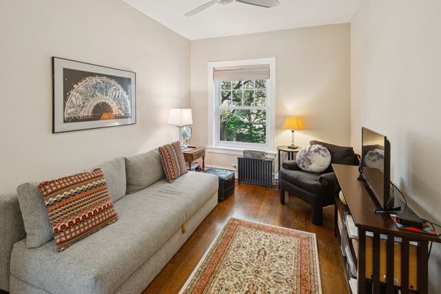 542 W Brompton Avenue 1N, Chicago, IL 60657