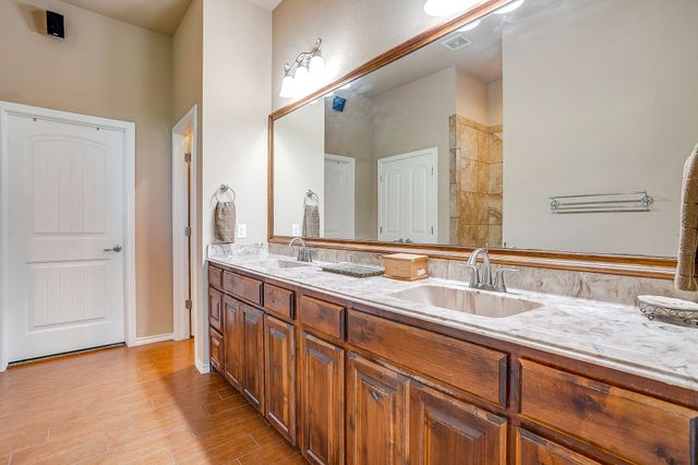 5400 Posada Drive, Fort Worth, TX 76036