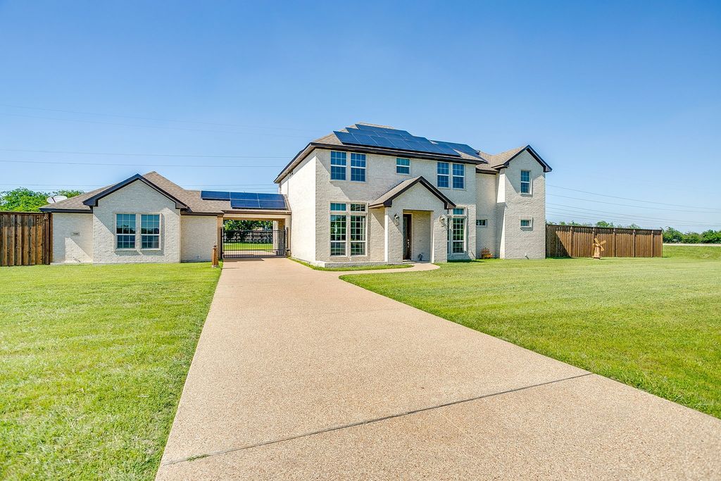 5400 Posada Drive, Fort Worth, TX 76036