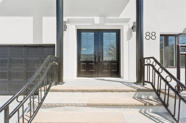 88 Mark Lane, Atlantic Beach, NY 11509
