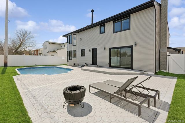 88 Mark Lane, Atlantic Beach, NY 11509