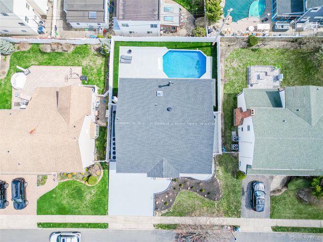 88 Mark Lane, Atlantic Beach, NY 11509
