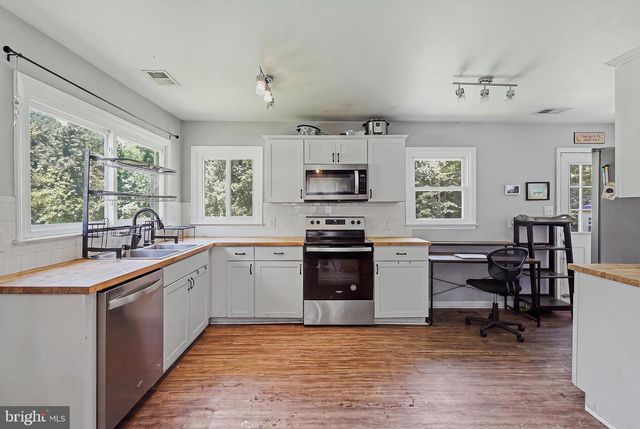 9301 LADYSMITH RD, Ruther Glen, VA 22546