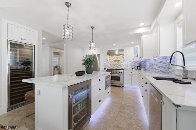 307 N Farview Ave, Paramus Boro, NJ 07652