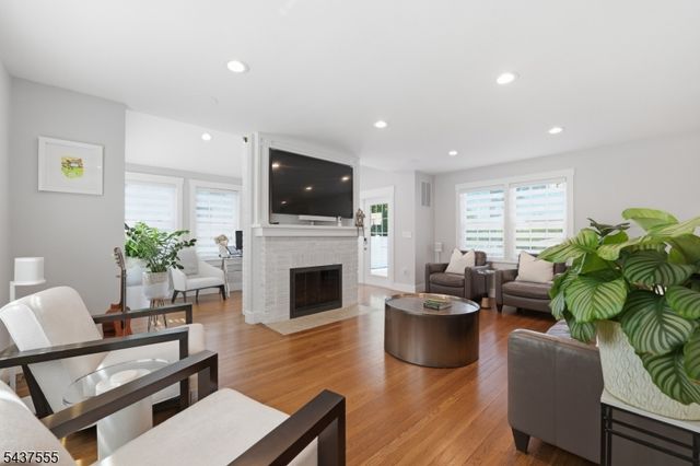 307 N Farview Ave, Paramus Boro, NJ 07652