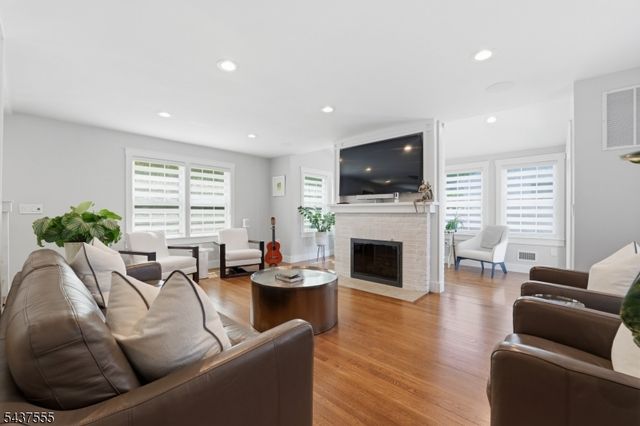 307 N Farview Ave, Paramus Boro, NJ 07652