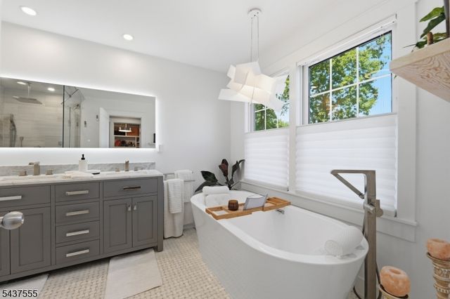 307 N Farview Ave, Paramus Boro, NJ 07652