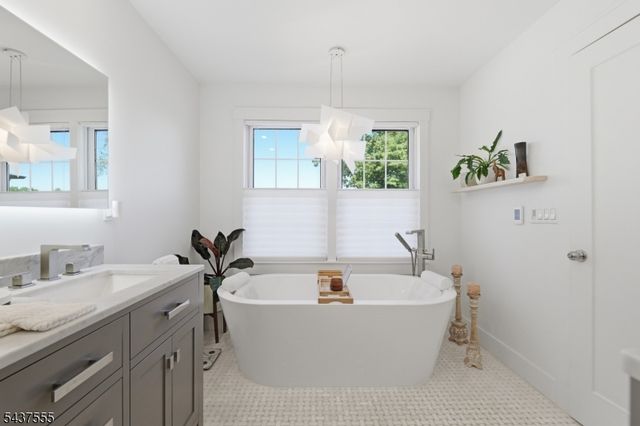 307 N Farview Ave, Paramus Boro, NJ 07652