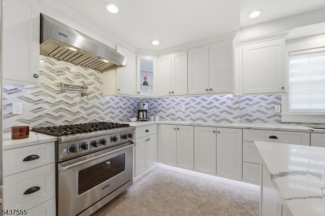 307 N Farview Ave, Paramus Boro, NJ 07652