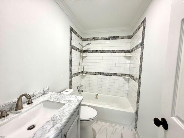 718 Blue Rock Court, Houston, TX 77060