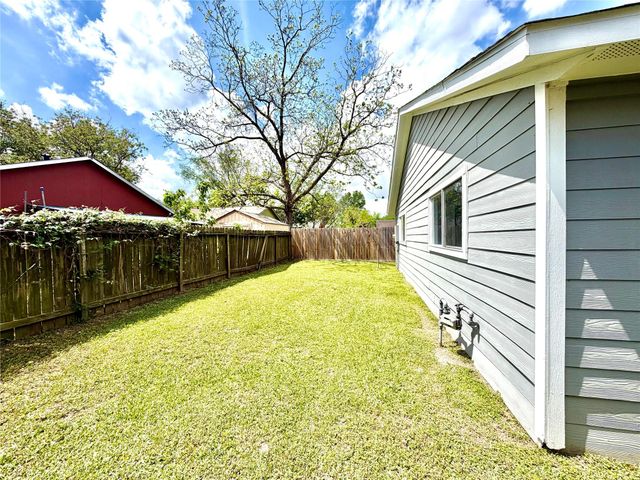 718 Blue Rock Court, Houston, TX 77060