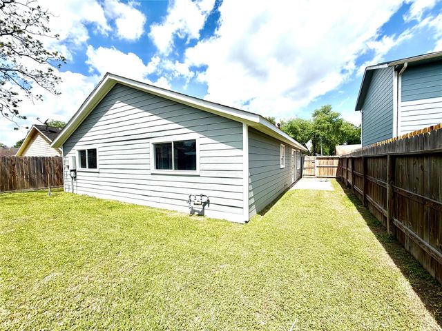 718 Blue Rock Court, Houston, TX 77060