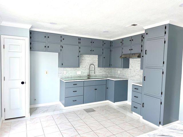 718 Blue Rock Court, Houston, TX 77060