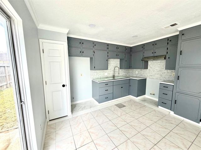 718 Blue Rock Court, Houston, TX 77060