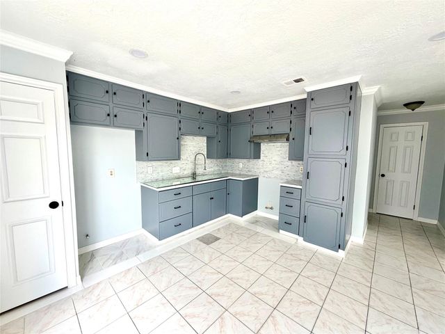 718 Blue Rock Court, Houston, TX 77060