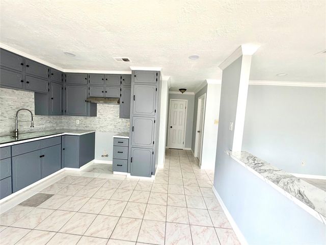 718 Blue Rock Court, Houston, TX 77060