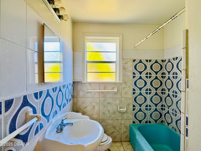 1051 W International Speedway Boulevard, Daytona Beach, FL 32114