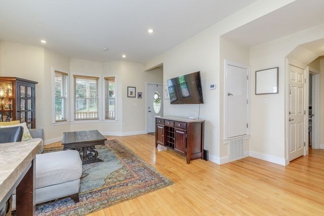 65 High St 1, Woburn, MA 01801