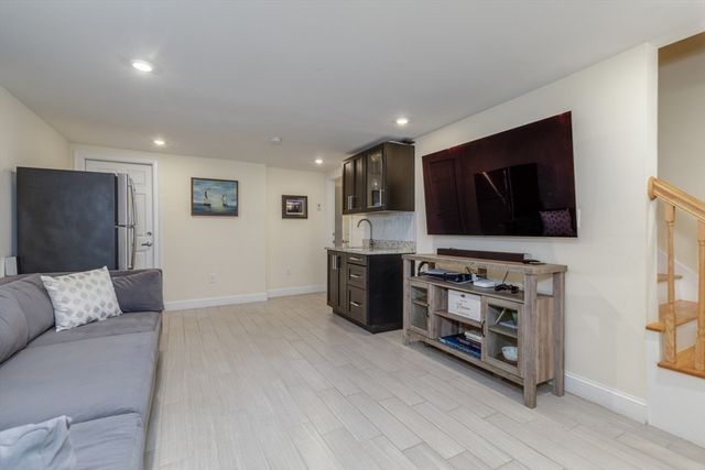 65 High St 1, Woburn, MA 01801