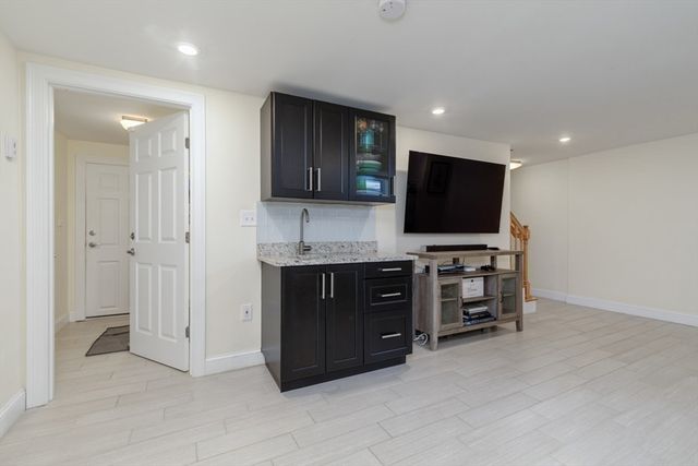 65 High St 1, Woburn, MA 01801