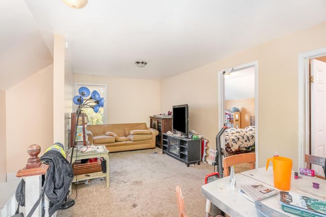 202 S Clark Street, Chesaning, MI 48616