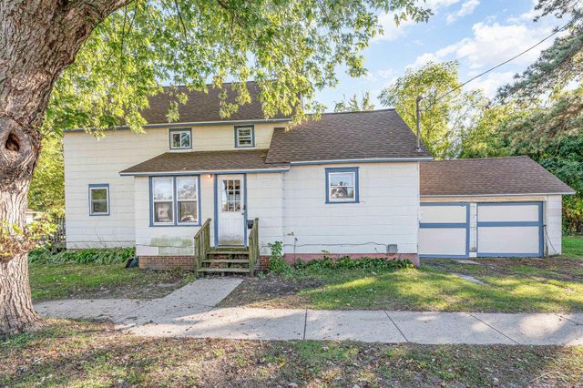 202 S Clark Street, Chesaning, MI 48616