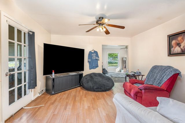 202 S Clark Street, Chesaning, MI 48616