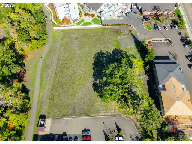 2460 Nw EDENBOWER Blvd, Roseburg, OR 97471