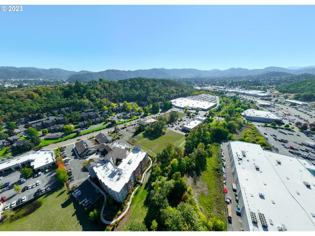 2460 Nw EDENBOWER Blvd, Roseburg, OR 97471