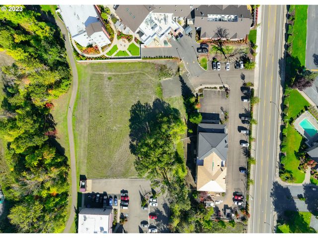 2460 Nw EDENBOWER Blvd, Roseburg, OR 97471