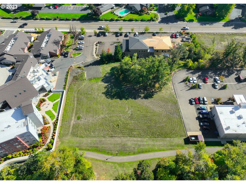 2460 Nw EDENBOWER Blvd, Roseburg, OR 97471