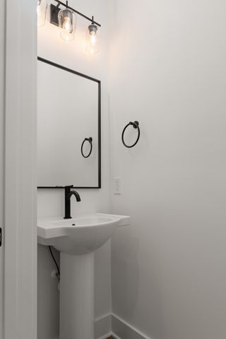 700 N DuPont Ave Unit 106, Madison, TN 37115