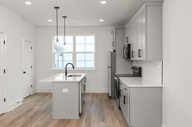 700 N DuPont Ave Unit 106, Madison, TN 37115