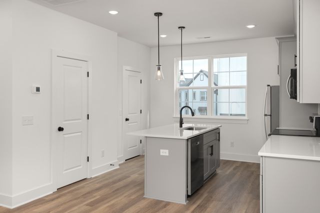 700 N DuPont Ave Unit 106, Madison, TN 37115