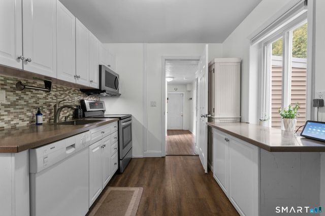 11 Barmore Drive West, Stamford, CT 06905
