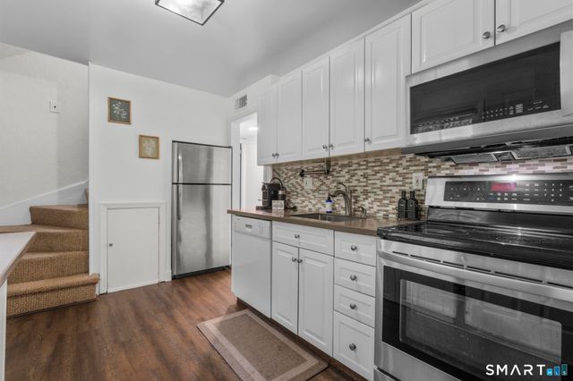 11 Barmore Drive West, Stamford, CT 06905