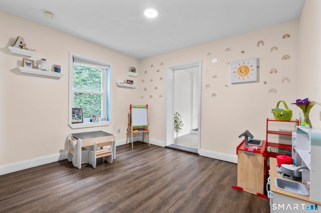 11 Barmore Drive West, Stamford, CT 06905