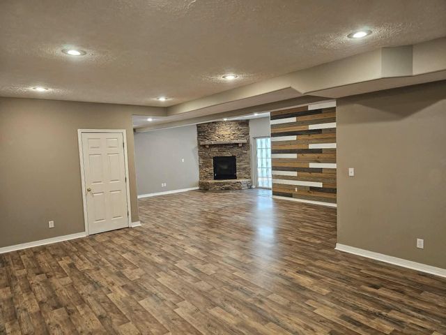 126 N Julie Drive, Republic, MO 65738
