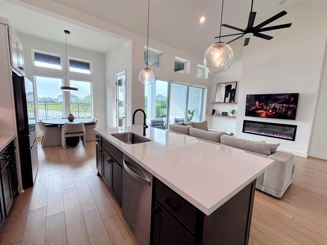 10210 Bison Drive, Iowa Colony, TX 77583