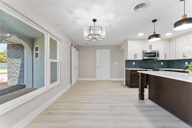 140 88TH AVENUE NE, St Petersburg, FL 33702