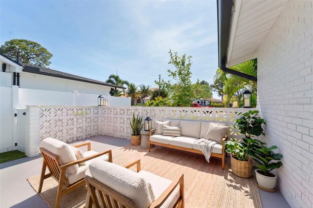 140 88TH AVENUE NE, St Petersburg, FL 33702