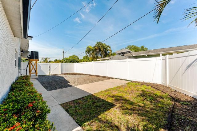 140 88TH AVENUE NE, St Petersburg, FL 33702