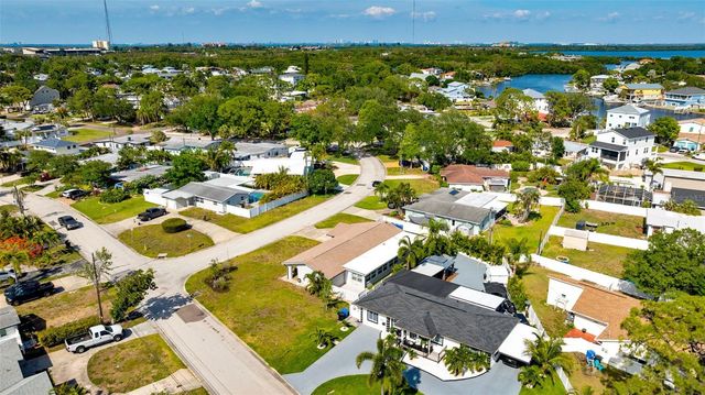140 88TH AVENUE NE, St Petersburg, FL 33702