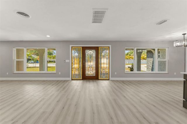 140 88TH AVENUE NE, St Petersburg, FL 33702