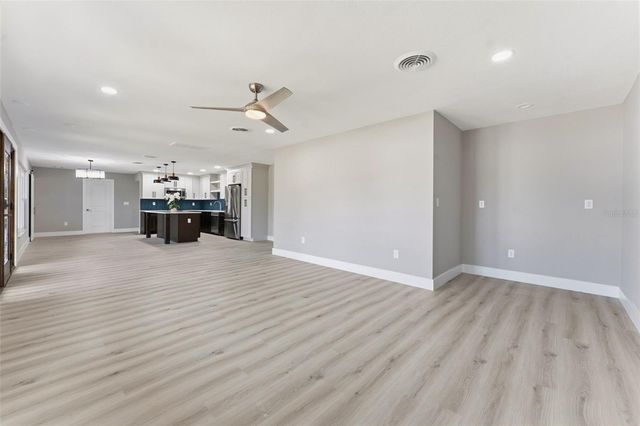 140 88TH AVENUE NE, St Petersburg, FL 33702